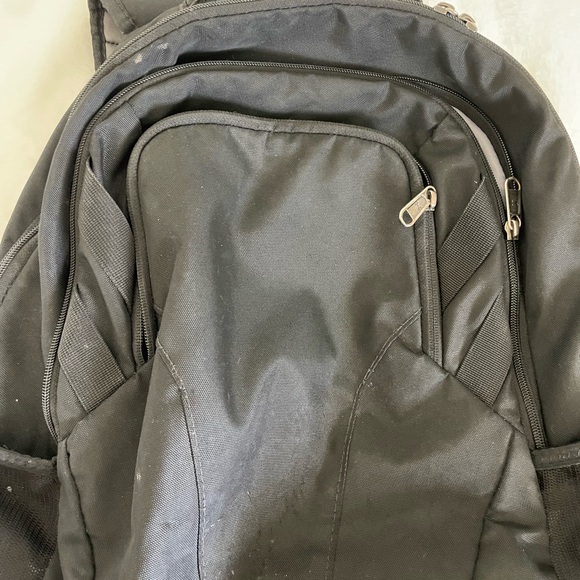 Under Armour Backpack - Picture 3 of 5